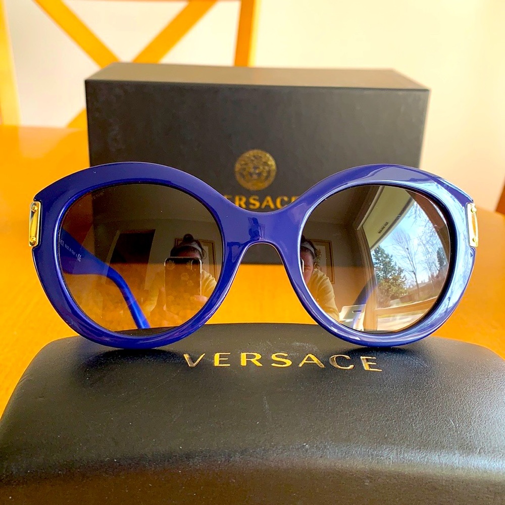 GORGEOUS 🤩 Gianni Versace Royal Blue 💙 Gold Hardware Cat Eye Sunglasses WOW!